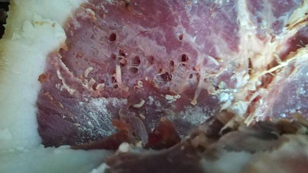 Algunos clientes han denunciado la presencia de gusanos en los jamones Sierra Alpujarra.