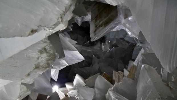 Vista del interior de la geoda de Pulpí (Almería), catalogada como la más grande de Europa y segunda del mundo