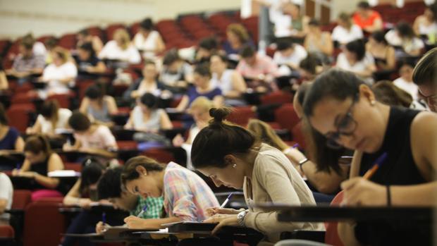 Aspirantes durante unas oposiciones