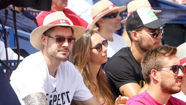 Los dos jugadores en las gradas del Open de Mijas de Pádel