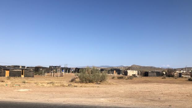 Poblado chabolista en la carretera de Níjar hacia San José.