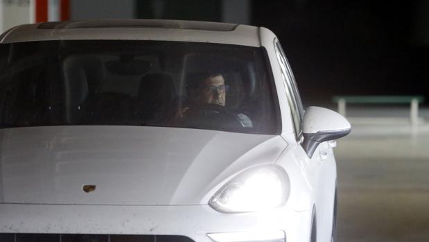 El presidente del Córdoba CF, Jesús León, expropietario de Grucal conduce un Porsche blanco