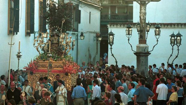 Procesión de la Divina Pastora en el año 2000, con Fray Ricardo de Córdoba en la presidencia