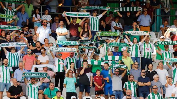 La afición del Córdoba CF, en el último partido ante el Cádiz B