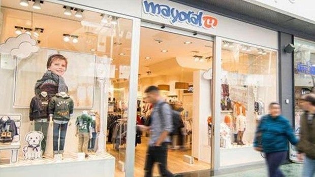 Mayoral da el salto a la moda para adultos y compra dos firmas españolas  que facturan más de 13 millones anuales