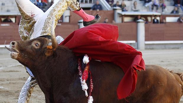 Manolo Venegas sufrió una espectacular voltereta