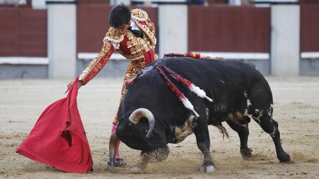 Jesús Enrique Colombo, en un derechazo