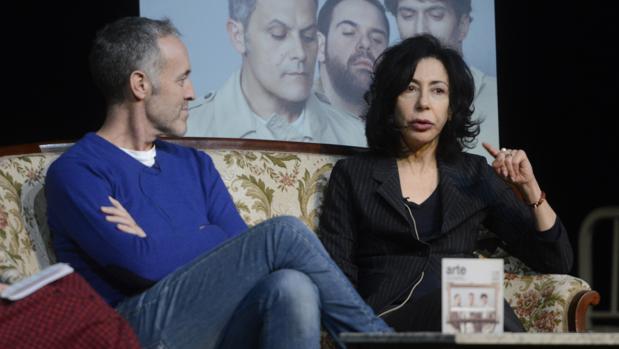 Yasmina Reza, junto a Miguel del Arco