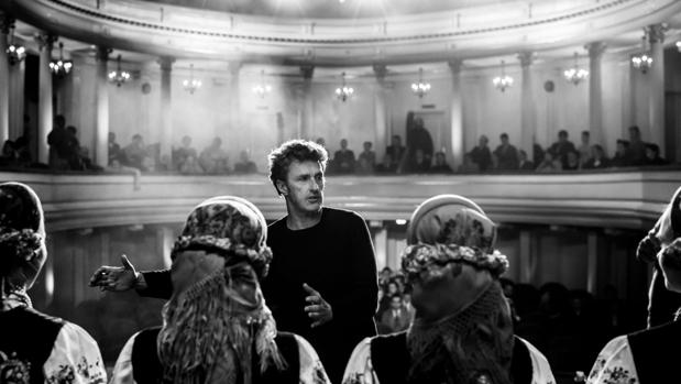 Pawel Pawlikowski, en el rodaje de «Cold war»