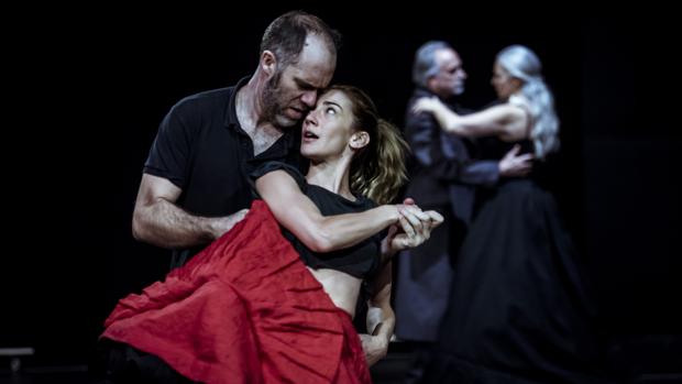 Jorge Kent y Marta Poveda, durante uno de los ensayos de «El idiota»
