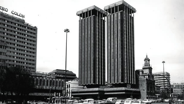 Torres Colón, con su aspecto actual, fruto de una exigencia urbanística
