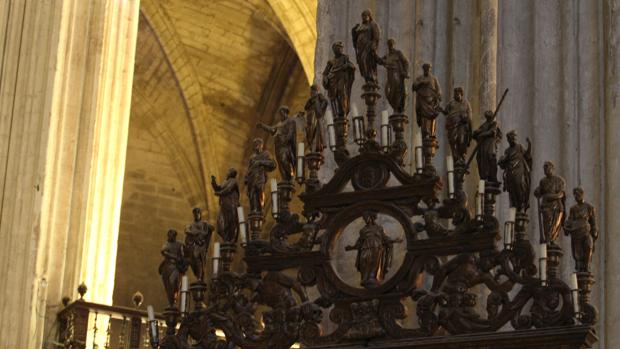 El tenebrario de bronce de la Catedral, que se utilizaba en el oficio de tinieblas