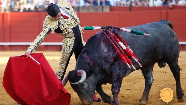 Emilio de Justo, en un templado derechazo al tercer toro de Victorino