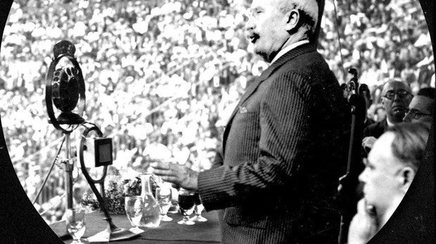 Lerroux, durante un discurso en la Plaza Monumental