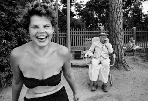William Klein. «Bikini, Moscova river’s beach», Moscú, 1959
