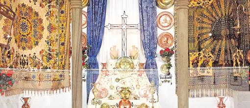 Cruz de mayo montada en el museo sevillano