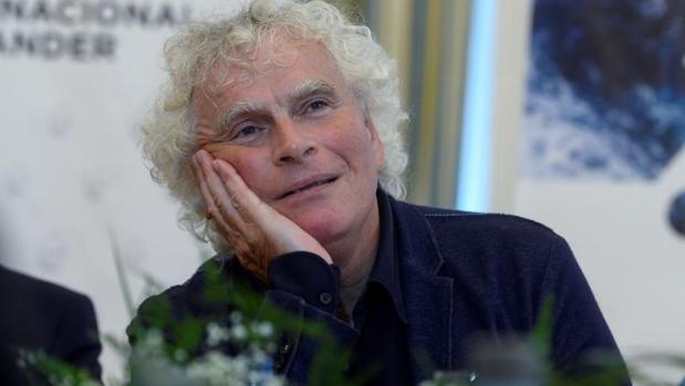 Simon Rattle, ayer en Santander, en su comparecencia ante los medios