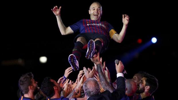 Andrés Iniesta durante su multitudinaria despedida en el Camp Nou