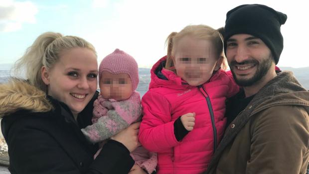 Pedro Tarancón, junto a su mujer y sus dos hijas