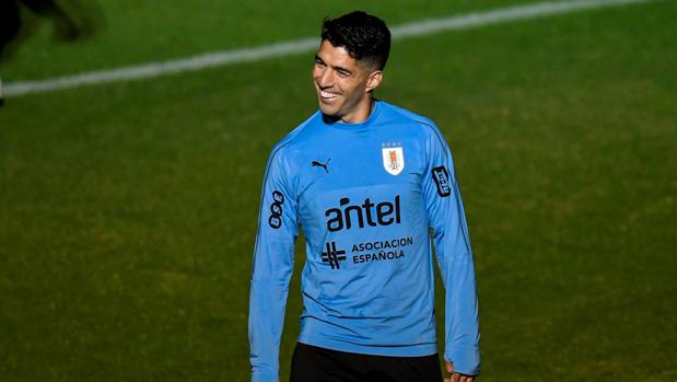 Luis Suárez durante un entrenamiento con la selección uruguaya