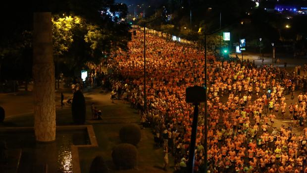 Los corredores de la Carrera Nocturna del Guadalquivir, en la edición del año pasado