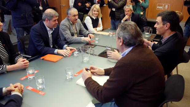 Sordo y Álvarez, a la izquierda, y Sánchez, a la derecha, esta mañana