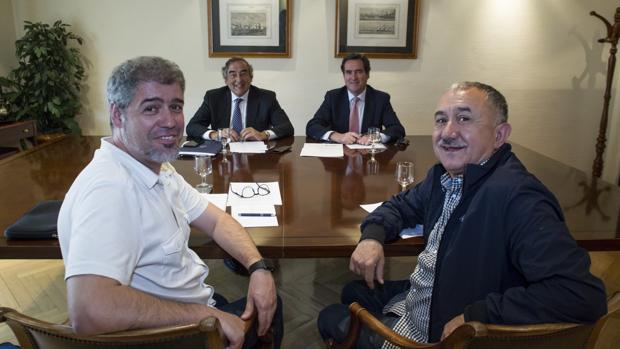 Patronal y sindicatos en la reunión de hoy