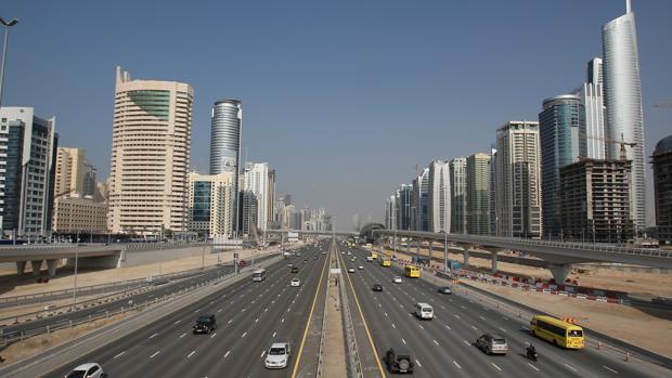 Vista de la Avenida de Sheikh Zayed, de 12carriles, en la ciudad de Dubái