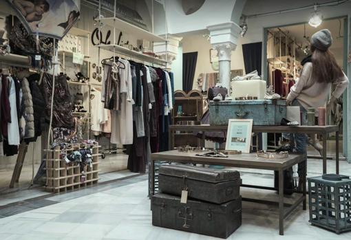 Interior de una de las tiendas de moda de Libélula Shop