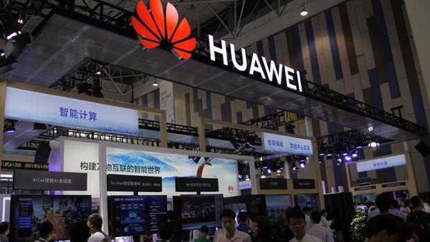 Expositor de Huawei en la Exposición Internacional de «Big Data» en Guiyang