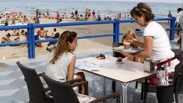 Los perfiles más solicitados por las empresas para la campaña de verano serán los vinculados a la actividad turística y la hostelería