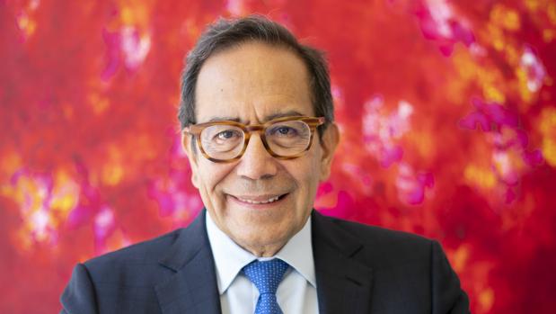 Carlos Salazar Lomelín posa para ABC en la sede de Atrevia