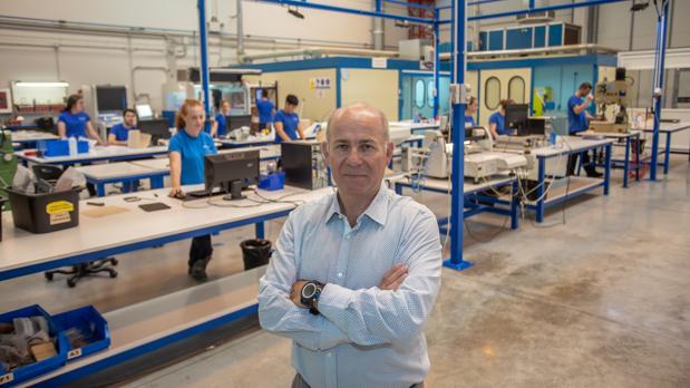 Frrnando Besa, presidente y fundador de Grabysur, en la factoría de la compañía en Aerópolis