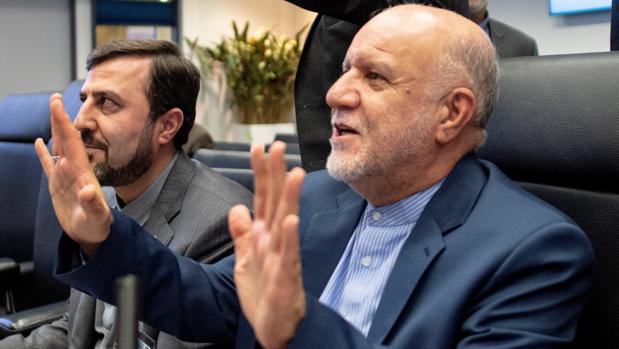 El ministro del Petróleo de Irán, Biyan Namdar Zanganeh, en primer plano, en la cumbre de Viena
