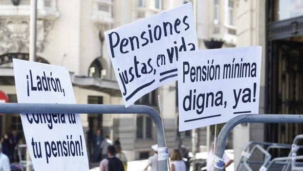 Manifestación de pensionistas frente al Congreso de los Diputados, en septiembre de 2018