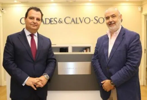 Francisco Fernández, socio director de Cremades &amp; Calvo-Sotelo en Sevilla, y Abraham Carrascosa, que liderará su nueva división de inversiones e infraestructuras