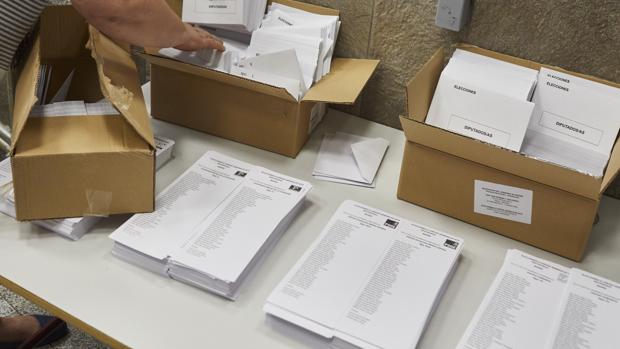 Imagen de archivo de una mesa electoral