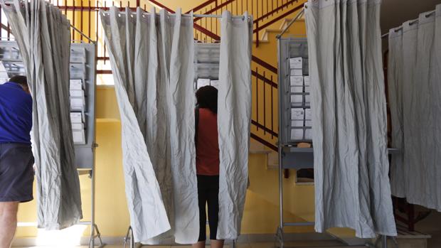 Ciudadanos ejercen su derecho al voto en los comicios anteriores