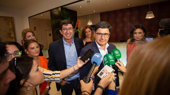 Álvaro Pimentel, junto a Juan Marín