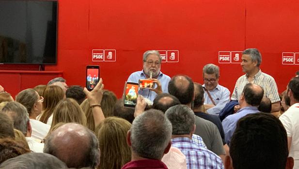 Francisco Toscano celebrando su décima legislatura como alcalde en Dos Hermanas
