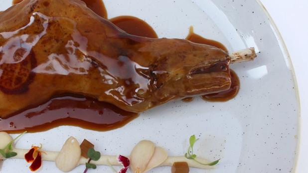 Paletilla de cabrito lechal hecha a baja temperatura
