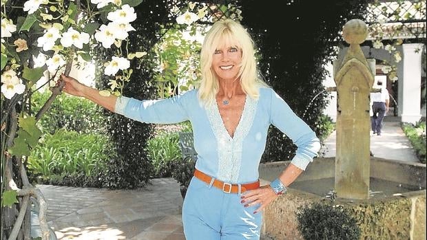 La condesa Gunilla von Bismarck posa en su casa de Marbella