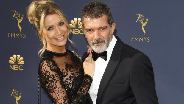 Antonio Banderas junto a Nicole Kimpel