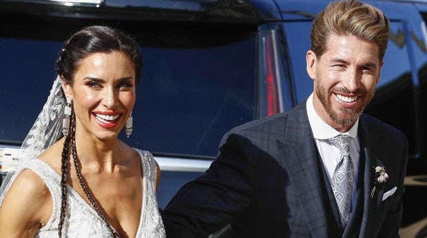 Sergio Ramos y Pilar Rubio a su salida de la Catedral de Sevilla