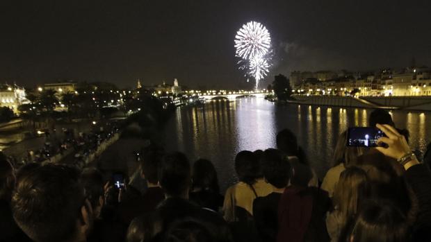 Fuegos artificiales en la Feria de Sevilla