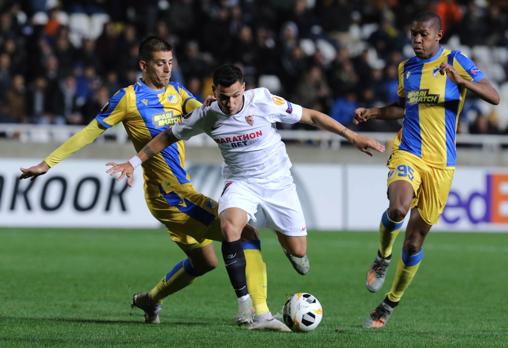 L'arrière gauche Max Clark, dans l'orbite de Séville
- Championnat d'Europe de Football 2020 Rony Lopes, lors du match du FC Séville contre Apoel