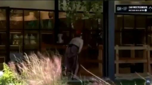 Aramís Fuster, durante su conversación con el burro
