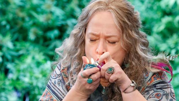 Kathy Bates en la serie de Netflix «Descolocados», ya cancelada