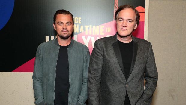 Quentin Tarantino, junto a Leonardo DiCaprio en una imagen promocional de «Érase una vez en Hollywood»