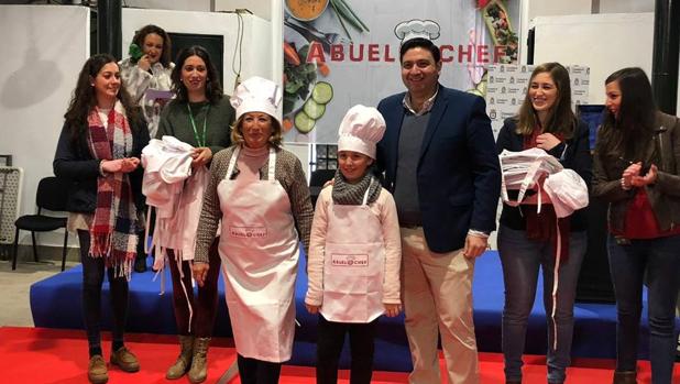 La pareja ganadora del concurso, Maribel García y su nieta Claudia Valverde